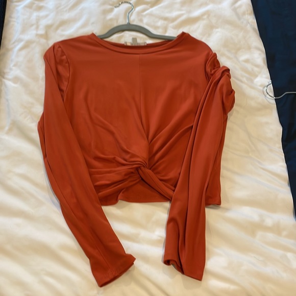 Cute knotted long sleeve shirt! - Picture 2 of 3